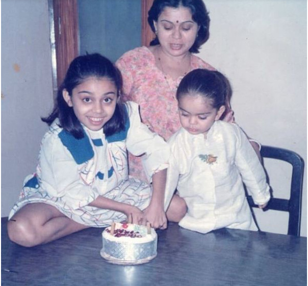 Virat Kohli with his sister & mom