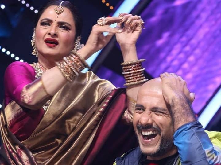 Indian Idol 12: रेखा ने विशाल डडलानी के सिर पर बजाया तबला, हैरान सिंगर ने शेयर की ये फनी तस्वीरें फीलिंग्स