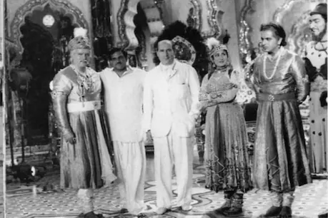 जिन्होंने ‘Mughal-E-Azam’ को बताया नौटंकी और ठुकरा दी फिल्म, आज उन्हीं के बेटे हैं बॉलीवुड के ‘बादशाह’